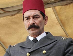 トルコの俳優 ウール ポラトが「海難1890」でオスマン パシャ役